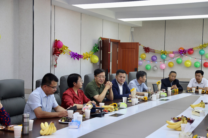 37000cm威尼斯举行庆祝第38个教师节座谈会